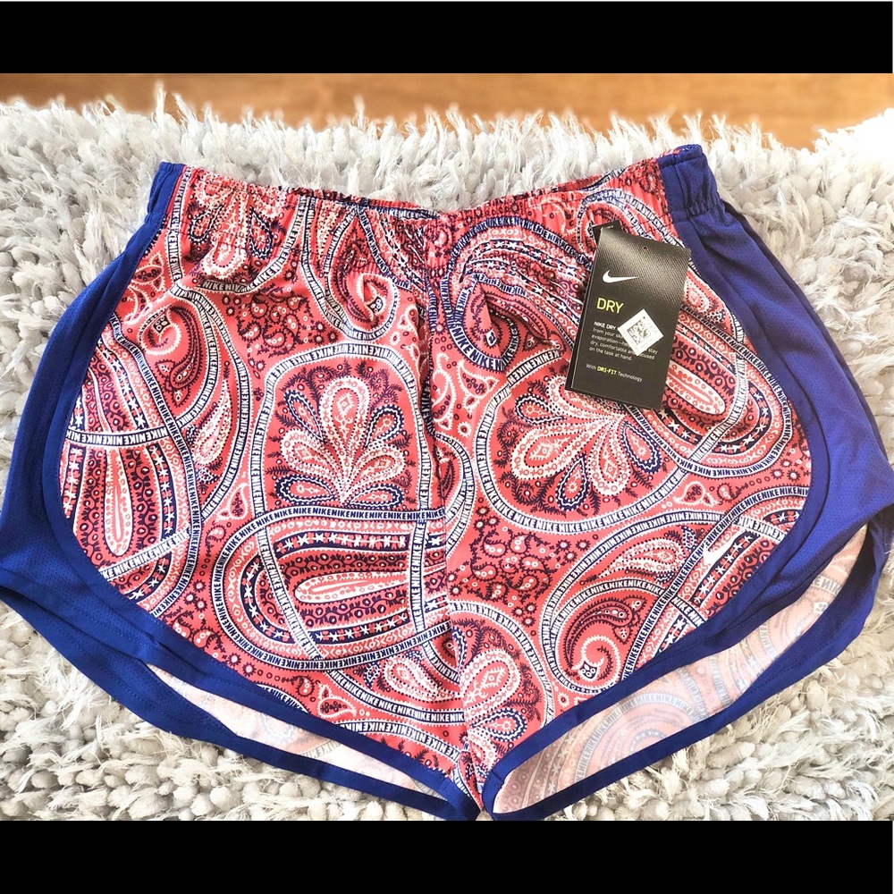 🆕NWT NIKE women’s Tempo Paisley Running Shorts
